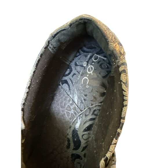BOC Born Concept Peggy Clogs Paisley Gray Embossed Vegan Leather Size 10/42 EUC - Picture 5 of 7